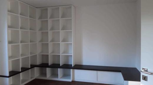 Eckbank mit Regal